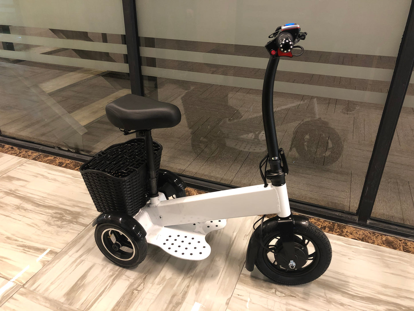 ONES8- An excellent Short-distance E-mobilities SOLUTIONS against Aging society (Senior and elder peoples)